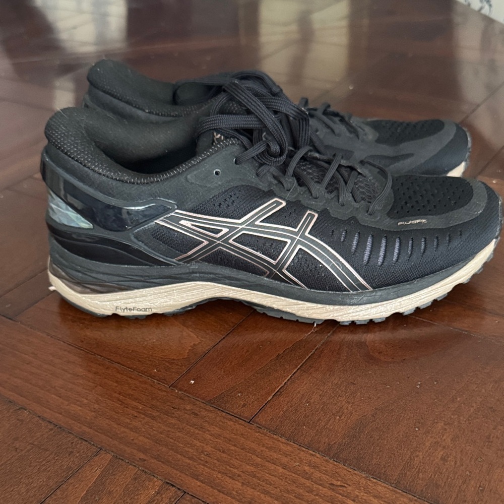 Asics Black and gold running sneaker 2018 matarun